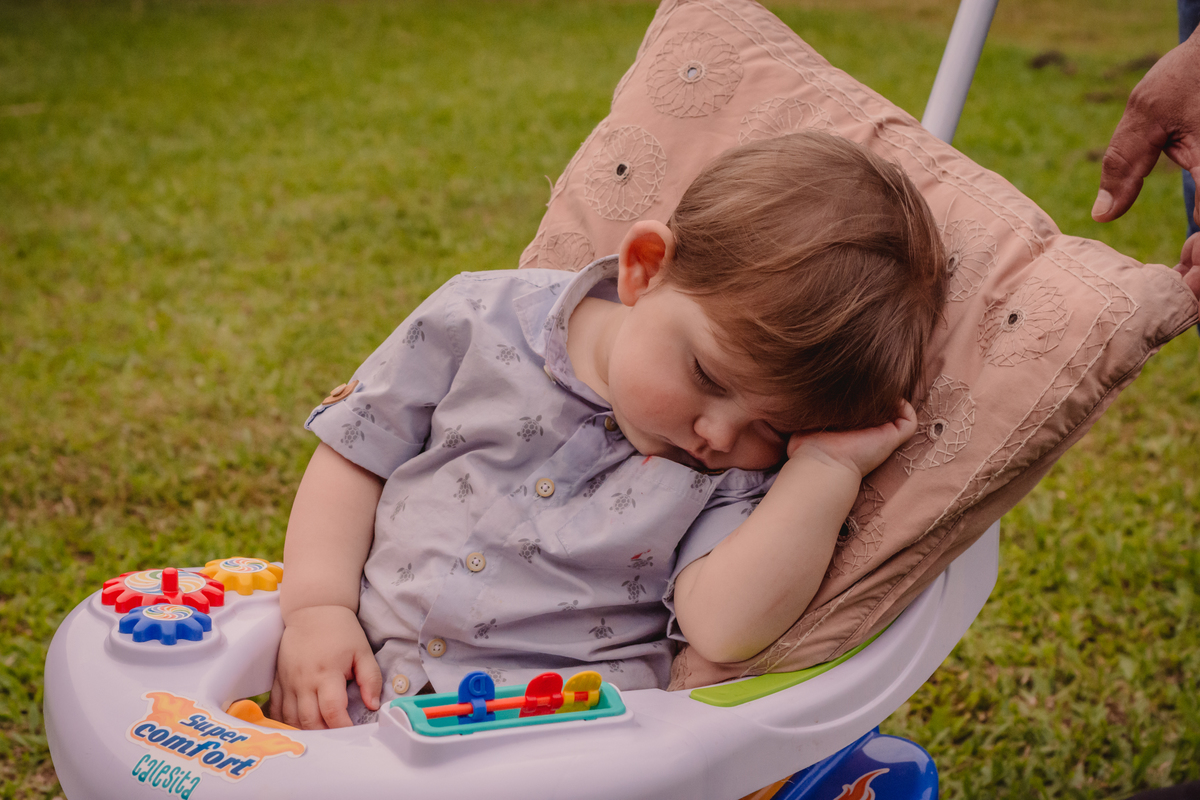 Pé na Terra | Lomba Grande | Novo Hamburgo - RS | Bebê dormindo | Foto de Bebê dormindo | Travesseiro Pêssego | Carrinho de Bebê