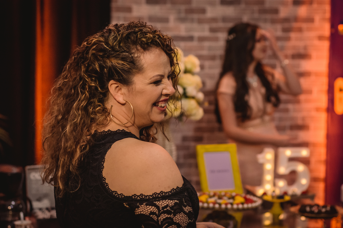 Festa de 15 Anos | Debutante | Temática Friends | Central Perk | Aquele com que a Fran fez 15 | Mãe Sorrindo