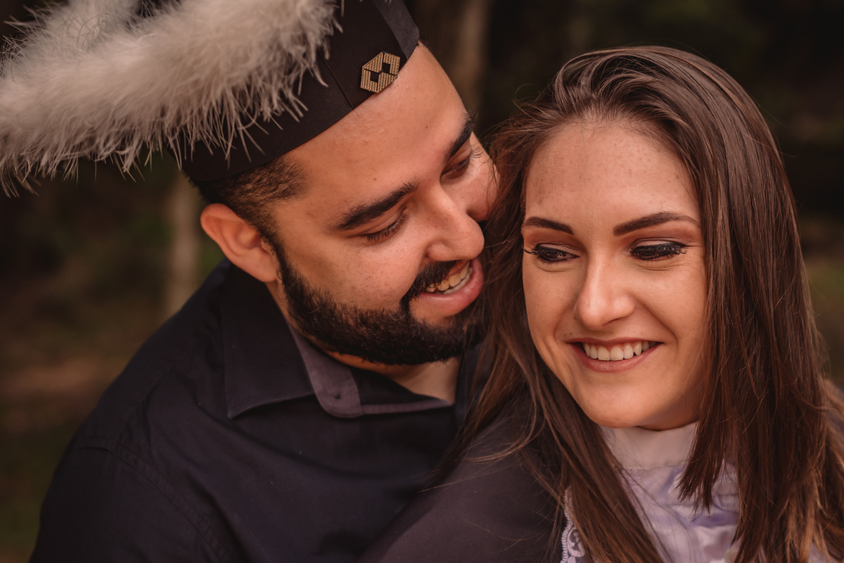 Fotos de Formatura | Book de Toga | Capelo | Canudo | Parque da Redenção | Fotógrafo de Formatura | Foto com o Namorado