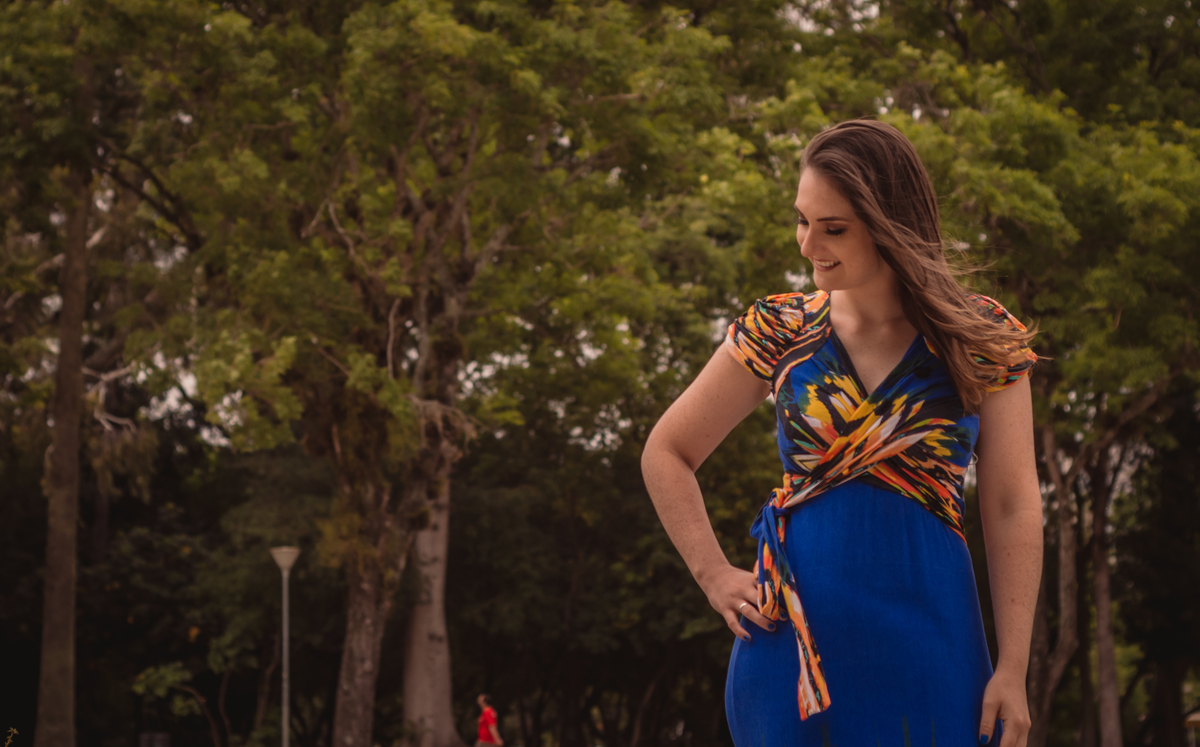 Fotos de Formatura | Book de Toga | Capelo | Canudo | Parque da Redenção | Fotógrafo de Formatura | Mulher Grande e Homem Pequeno