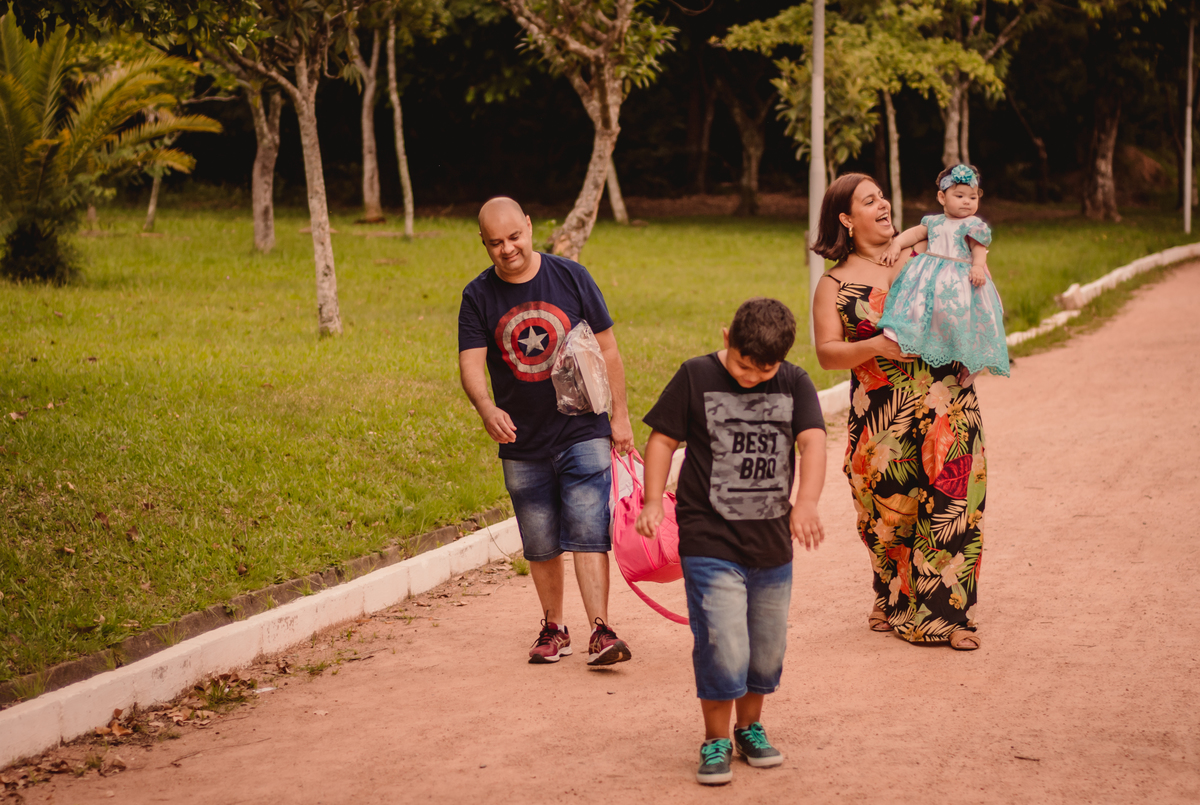 Book de Família em Canoas RS Fotógrafo de Família em São Leopoldo Fotos em família externo dia ensolarado dia nublado dia chuvoso capão do corvo parque getúlio vargas 