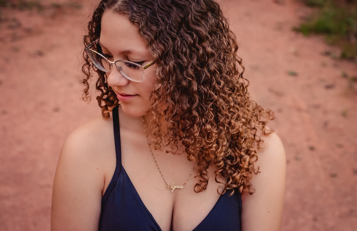 fotógrafo profissional de debutante em são leopoldo fotos de debutante fotografias criativas em porto alegre gasômetro cais mauá redenção ensaio externo diferente fotografias autorais debutante olhan do para baixo