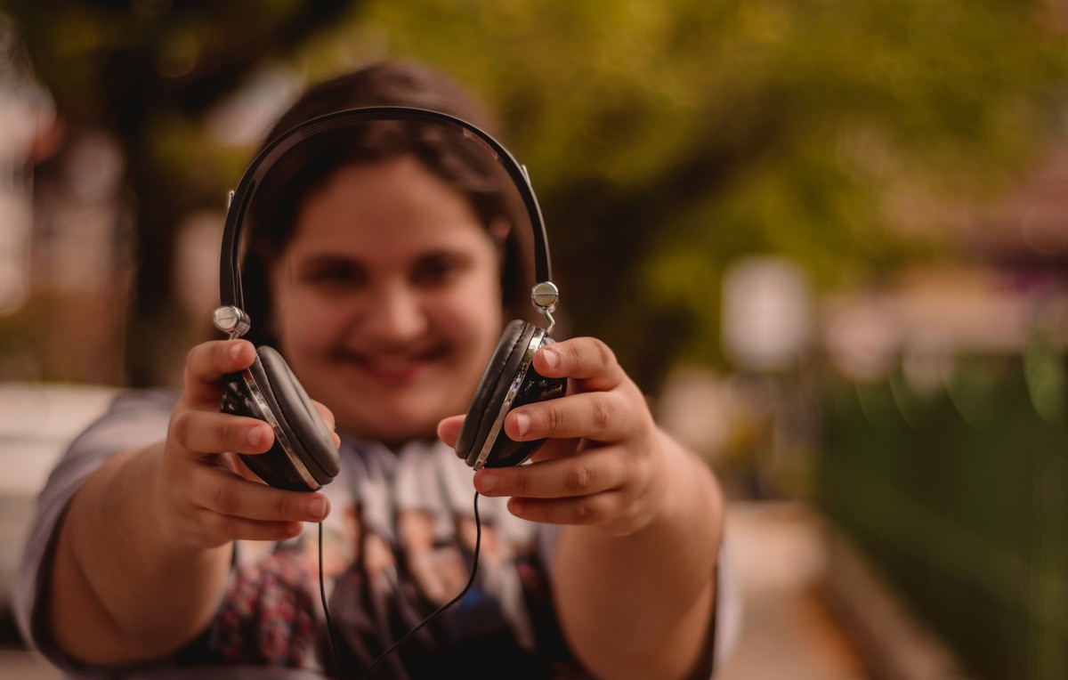 fotógrafo profissional em sao leopoldo de debutante 15 anos fotos em gramado canela serra gaucha fotografia diferente carro bts bone menina mulher pessoal pai e mãe cassino em ruinas pegando fone de ouvido