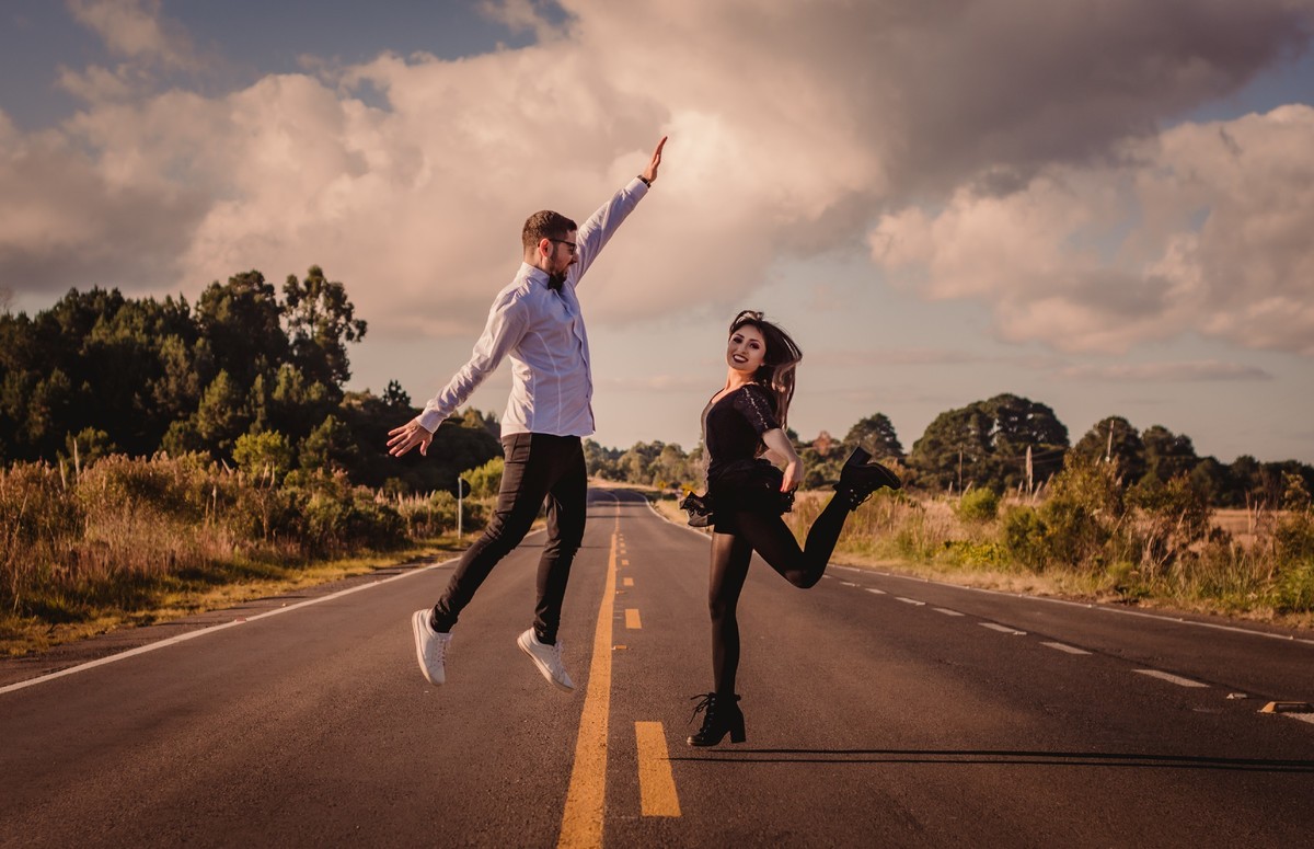 ester jonatas fotografo profissional em sao leopoldo fotografia autoral em sao francisco de paula sao chico serra gaucha fotos no outono inverno frio sol lago sao bernardo pre wedding casal cristao casal boeira foto pula aê