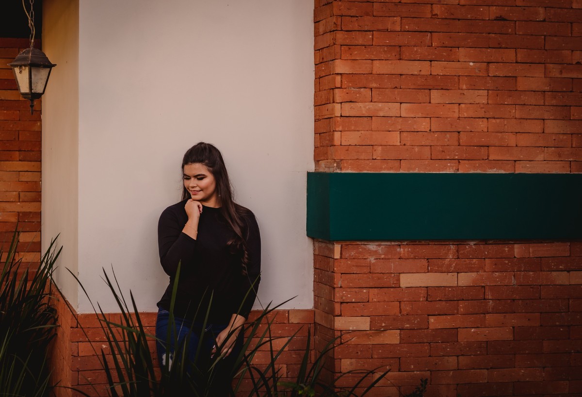 fotografia de debutante criativa em dois irmaos rs fotografo profissional de debutante 15 anos em sao leopoldo dia ensolarado serra gaucha rs moinho collet maria eduarda souza monumento da cidade casa bonita