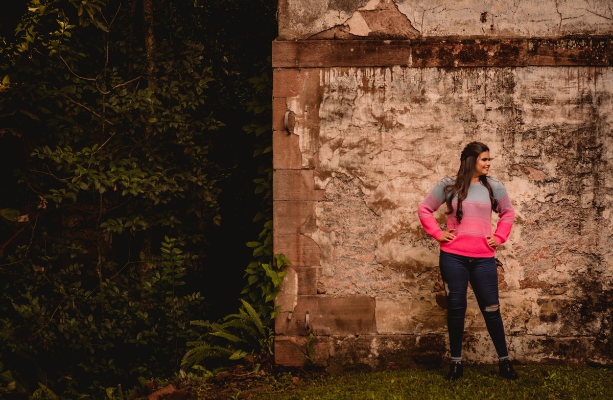 fotografia de debutante criativa em dois irmaos rs fotografo profissional de debutante 15 anos em sao leopoldo dia ensolarado serra gaucha rs moinho collet maria eduarda souza meio a meio de composicao