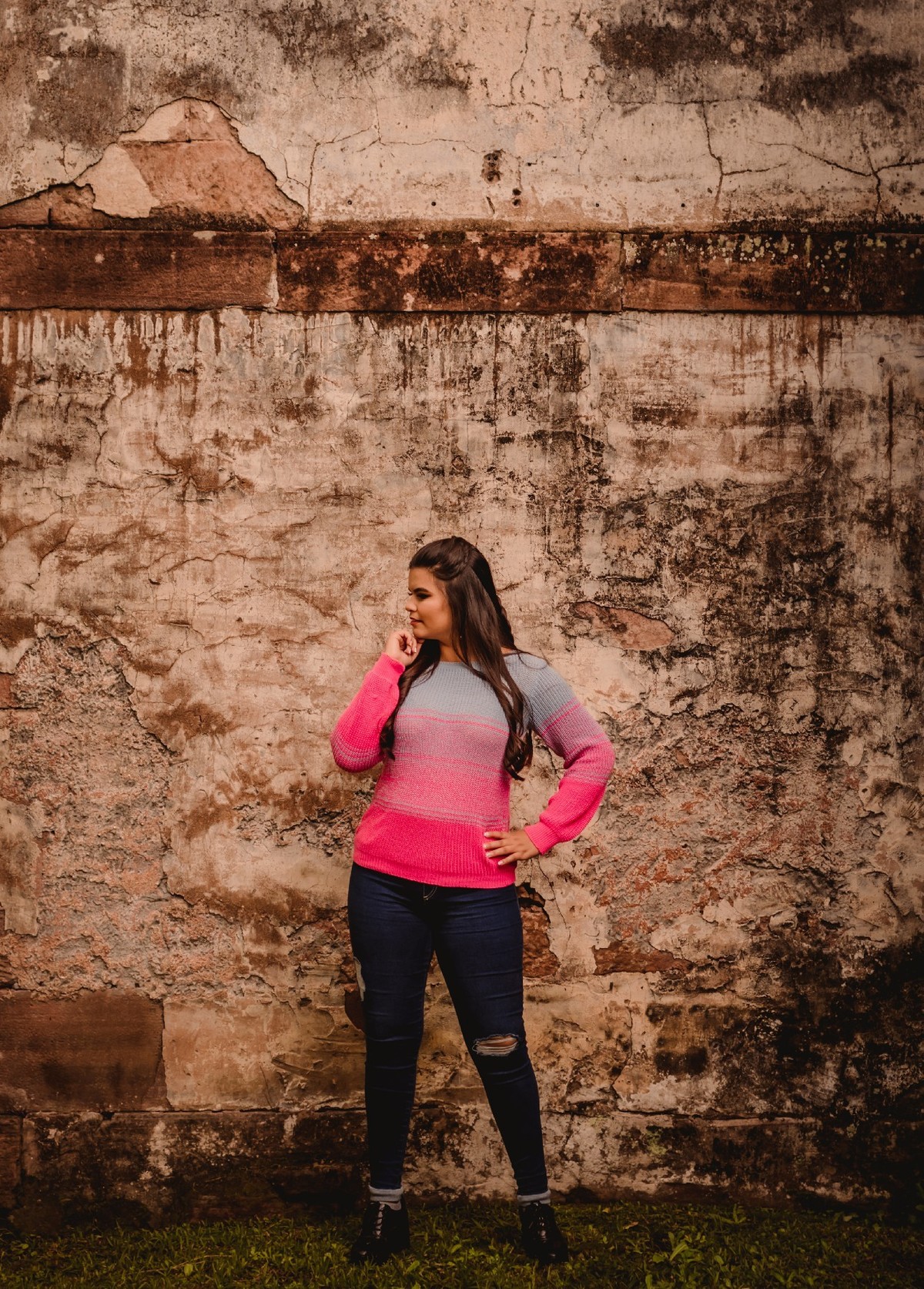 fotografia de debutante criativa em dois irmaos rs fotografo profissional de debutante 15 anos em sao leopoldo dia ensolarado serra gaucha rs moinho collet maria eduarda souza fundo de pedra