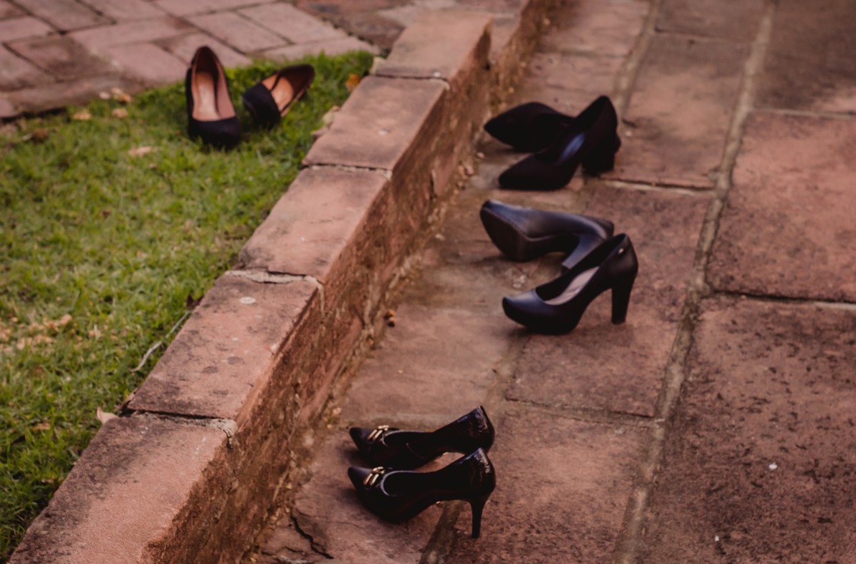 graduacao unopar enfermagem fotografo profissional de formatura em sao leopoldo foto de formatura enfermagem em ivoti fumaca colorida e toga capelo unopar graduacao amigas colegas formandas love casalboeira