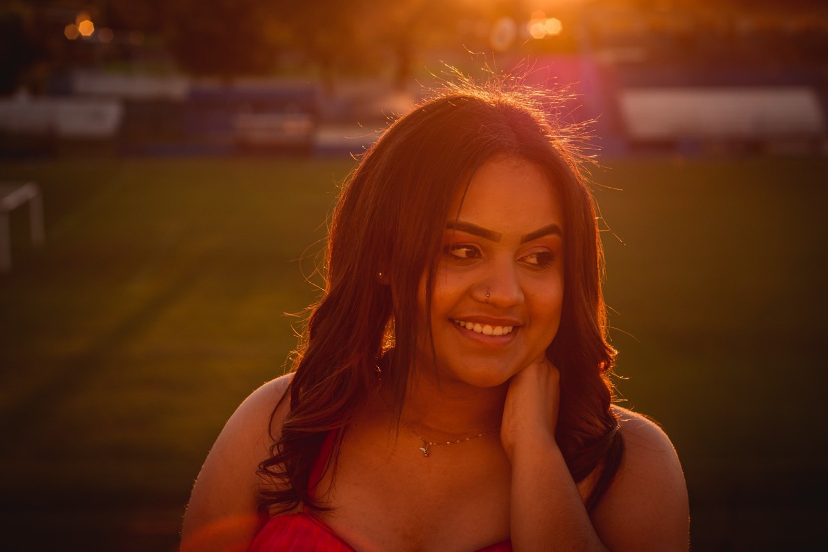 fotografo de debutante em sao leopoldo fotos em campo de futebol 15 anos vestido rosa pink debutante linda aimoré sport club projeto fotos de familia sonho de debutante por do sol casal boeira fotografia olha o sorriso feliz