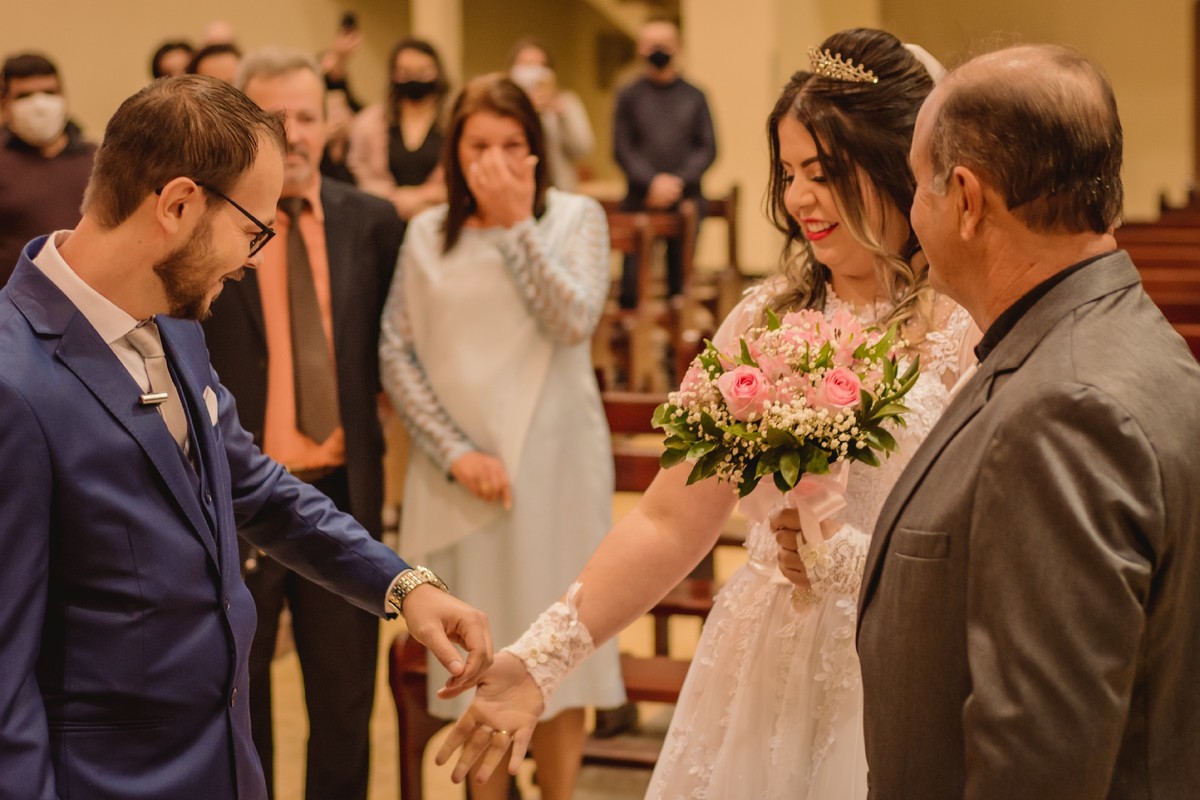 fotografo de casamento em sao leopoldo fotografia de wedding igreja scharlau sao leo tutti frutti casa de festas casorio samuel e nathalia venancio noivos ele ela fotografia autoral olha como ela está linda