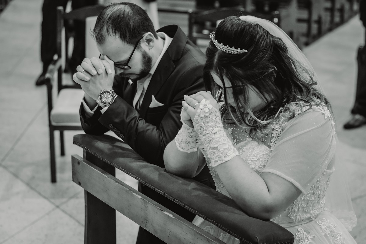 fotografo de casamento em sao leopoldo fotografia de wedding igreja scharlau sao leo tutti frutti casa de festas casorio samuel e nathalia venancio noivos ele ela fotografia autoral oração