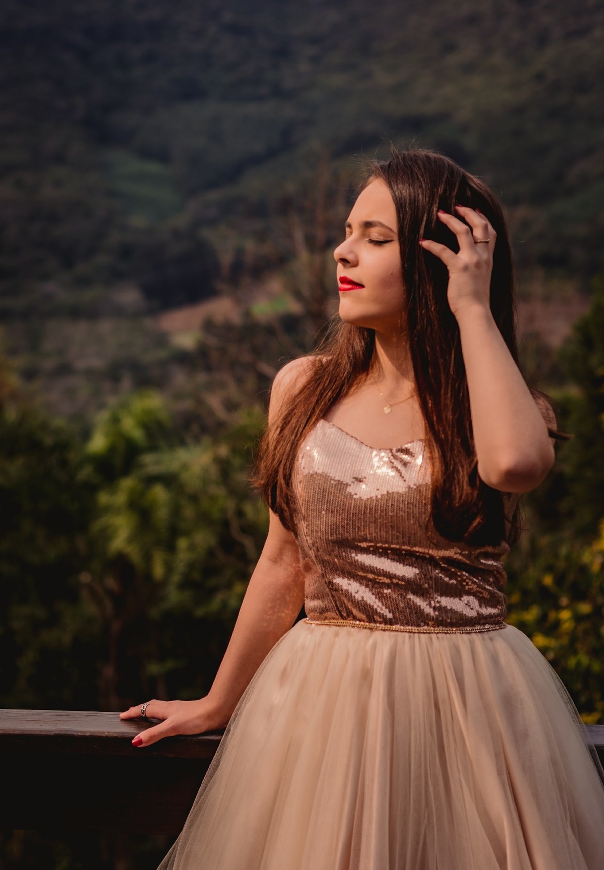 fotografo profissional em sao leopoldo fotografia pessoal debutante 15 anos morro reuther canela cassino em ruinas lages de pedra gramado rs aventura foto autoral casal boeira segura o cabelo