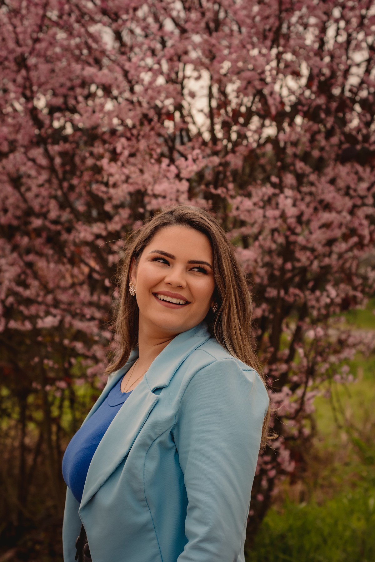ensaio de formatura jaqueline telles | fotografo profissional de sao leopoldo | ensaio de formatura em bento goncalves | caminho das pedras | nona ludia | ciencias contabeis ucs | flores rosas ao fundo