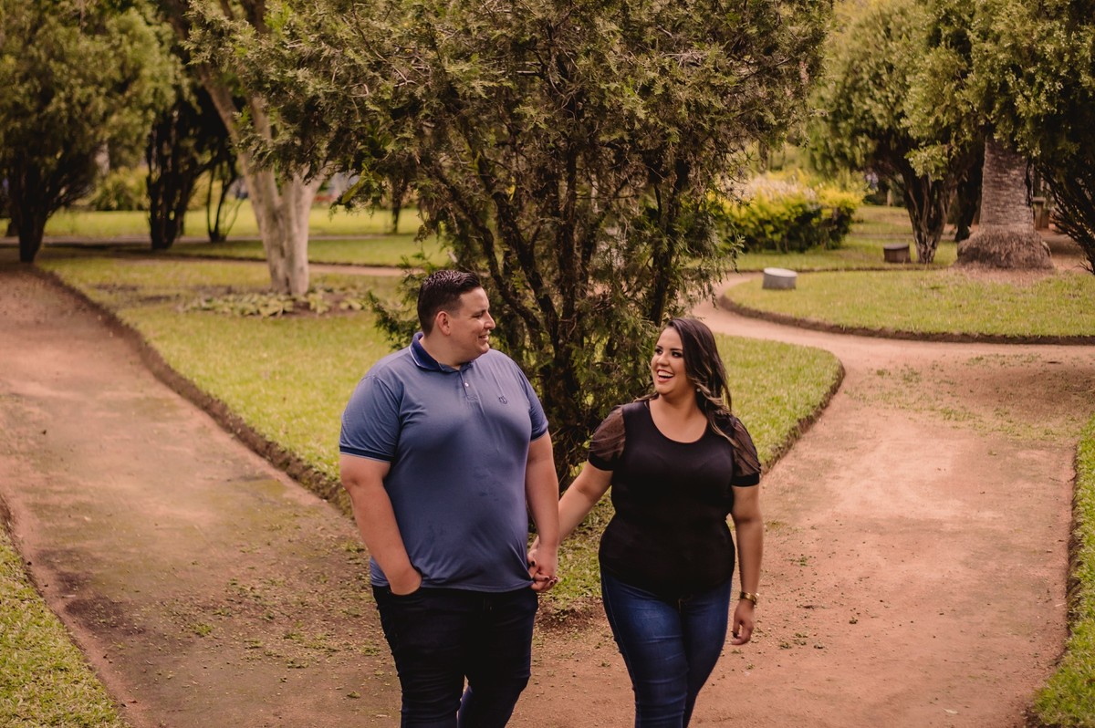 ensaio de casal em porto alegre pre wedding praca do dmae ensaio de casamento fotografo profissional em sao leopoldo casal boeira casal fat 