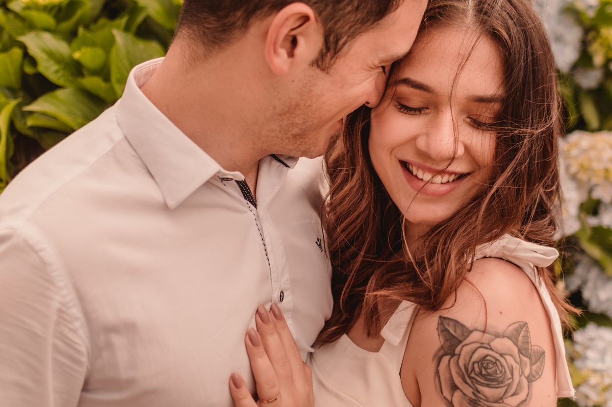 ensaio de casal em sao francisco de paula sao chico rs lago sao bernardo serra gaucha fotografo de casamento em sao leopoldo casal boeira pescaria vara de pesca pinheiros estrada de chão noiva noivo 