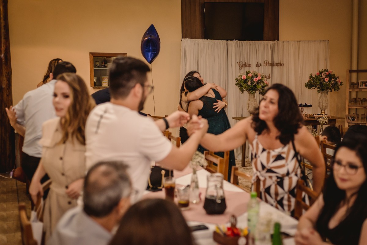 fotografo de formatura em sao leopoldo formanda de gestao da producao industrial restaurante fotografo profissional rs casal boeira