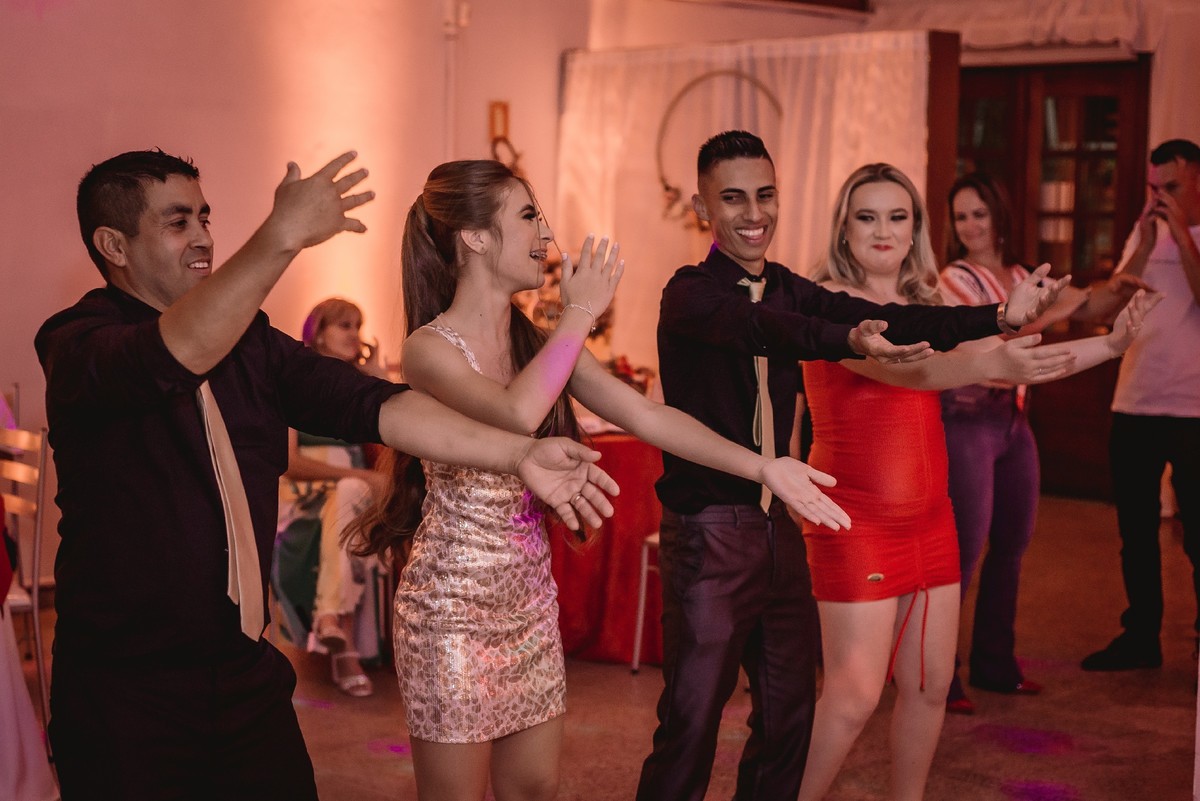 festa de 15th diuly frohlich festa de 15th em sao leopoldo rs fotografo de debutante no rio grande do sul espaco cellebra casal boeira