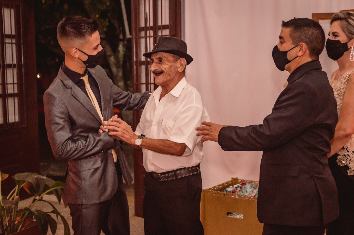 festa de 15th diuly frohlich festa de 15th em sao leopoldo rs fotografo de debutante no rio grande do sul espaco cellebra casal boeira