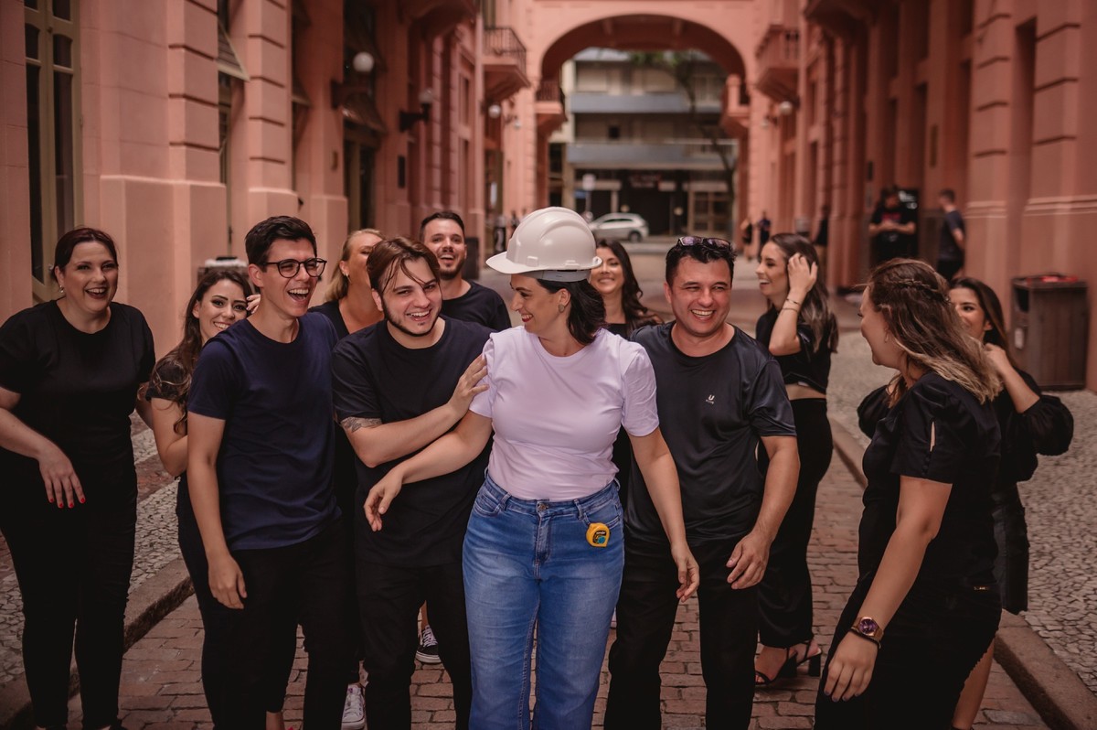 fotografo de formatura em sao leopoldo formandos de arquitetura e urbanismo ulbra ensaio em grupo mario quintana poa casal boeira