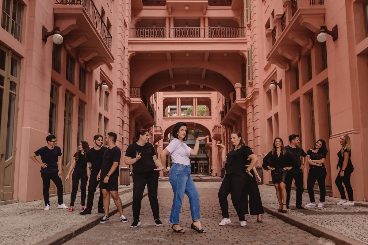 fotografo de formatura em sao leopoldo formandos de arquitetura e urbanismo ulbra ensaio em grupo mario quintana poa casal boeira