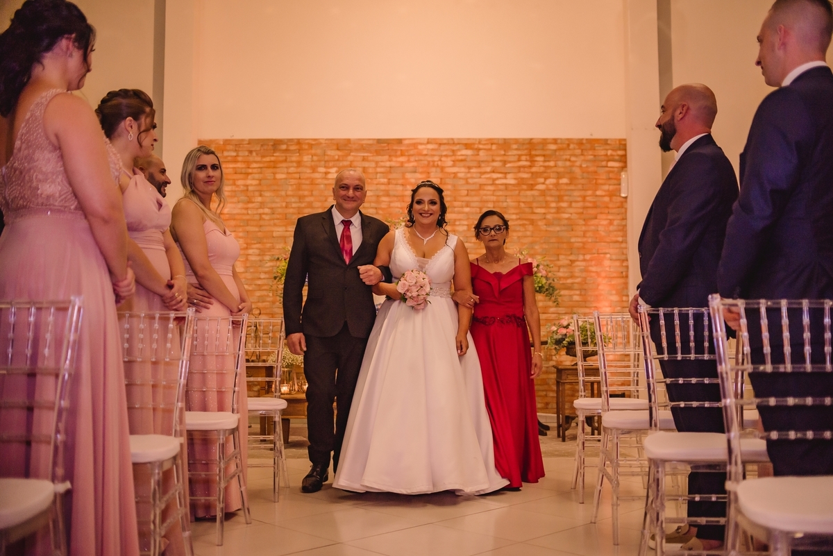 fotografo de casamento em sao leopoldo rio grande do sul casamento em estancia velha aquarium casal boeira fotografias desejadas e verdadeiras casamento na aquarium festas e eventos salao de beleza estefania sturmer vestido de noiva terno rosa boeira