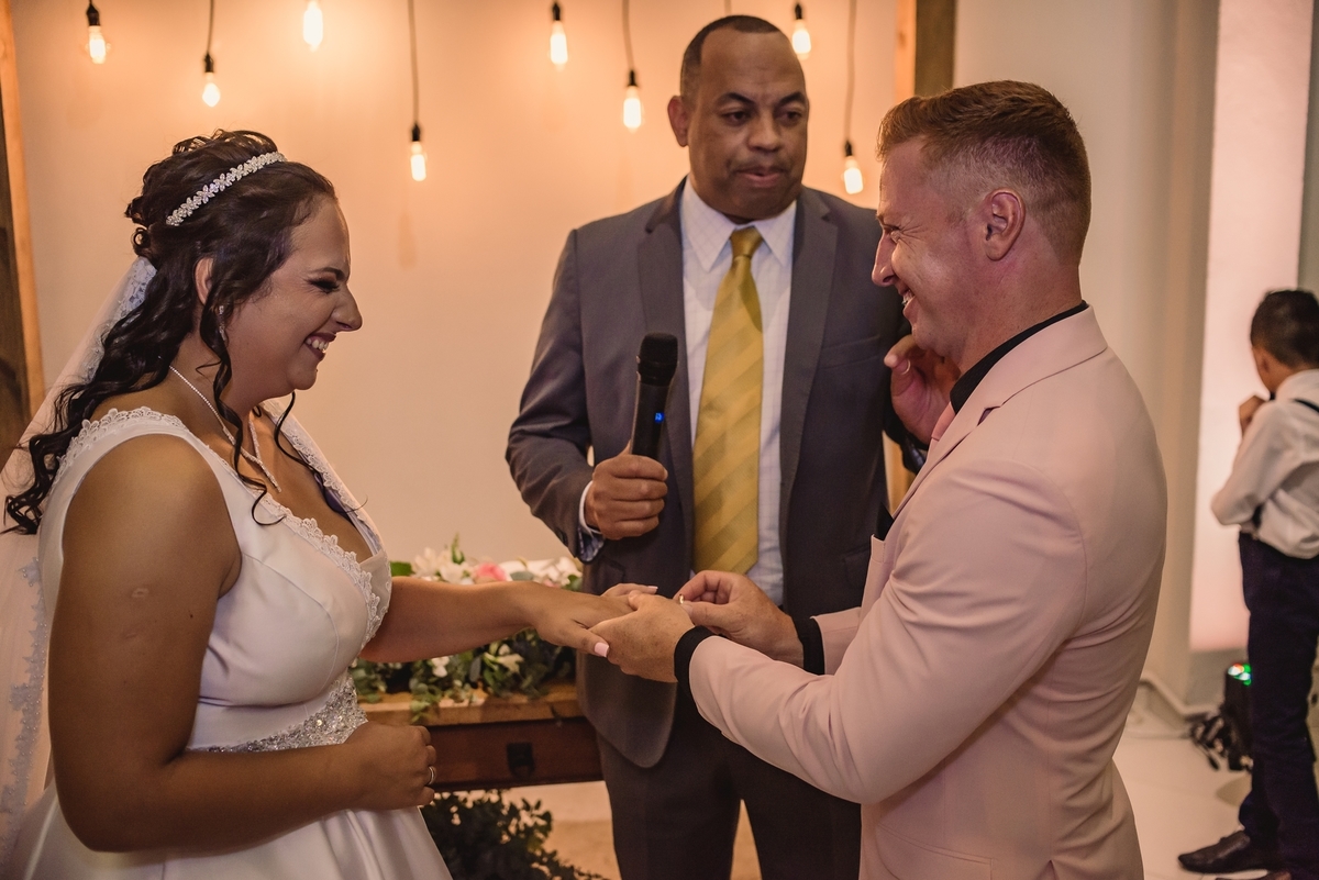 fotografo de casamento em sao leopoldo rio grande do sul casamento em estancia velha aquarium casal boeira fotografias desejadas e verdadeiras casamento na aquarium festas e eventos salao de beleza estefania sturmer vestido de noiva terno rosa boeira