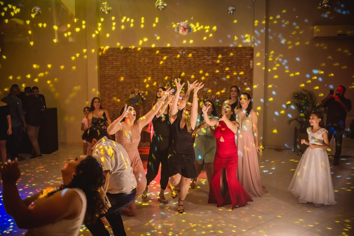 fotografo de casamento em sao leopoldo rio grande do sul casamento em estancia velha aquarium casal boeira fotografias desejadas e verdadeiras casamento na aquarium festas e eventos salao de beleza estefania sturmer vestido de noiva terno rosa boeira