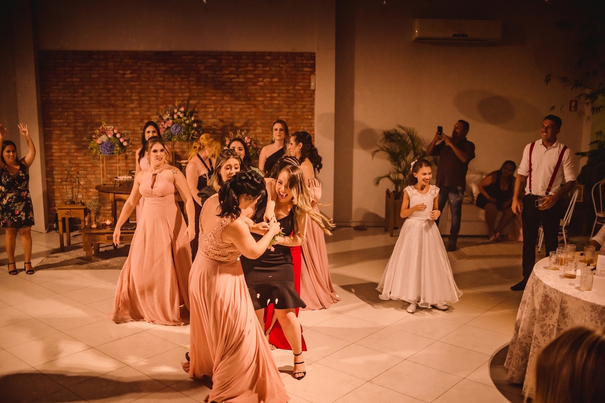 fotografo de casamento em sao leopoldo rio grande do sul casamento em estancia velha aquarium casal boeira fotografias desejadas e verdadeiras casamento na aquarium festas e eventos salao de beleza estefania sturmer vestido de noiva terno rosa boeira