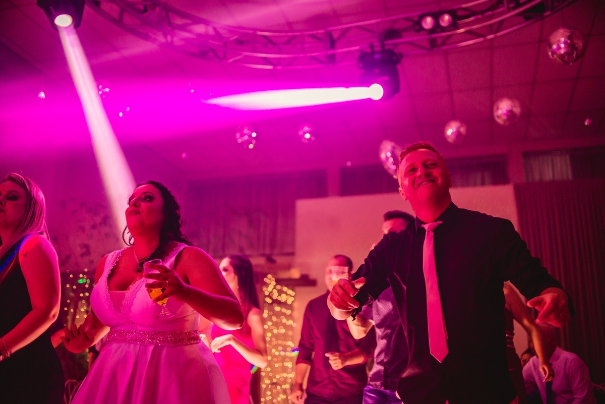 fotografo de casamento em sao leopoldo rio grande do sul casamento em estancia velha aquarium casal boeira fotografias desejadas e verdadeiras casamento na aquarium festas e eventos salao de beleza estefania sturmer vestido de noiva terno rosa boeira