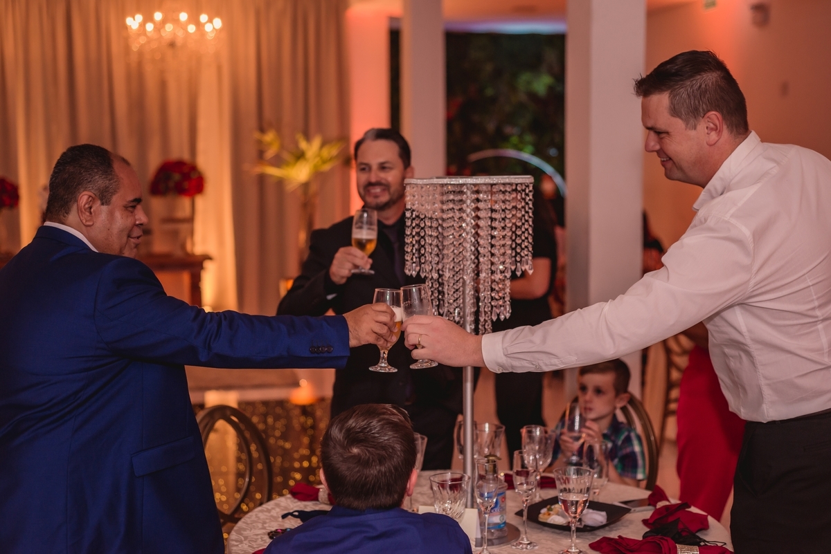 festa de 15th julia araujo fotografo de debutante rs canoas sao leopoldo festa de 15th 15 anos casare casal boeira
festao vestido bordo vermelho maquiagem make penteado casa rê eventos canoas rs casal de fotografos rio grande do sul balada amigas