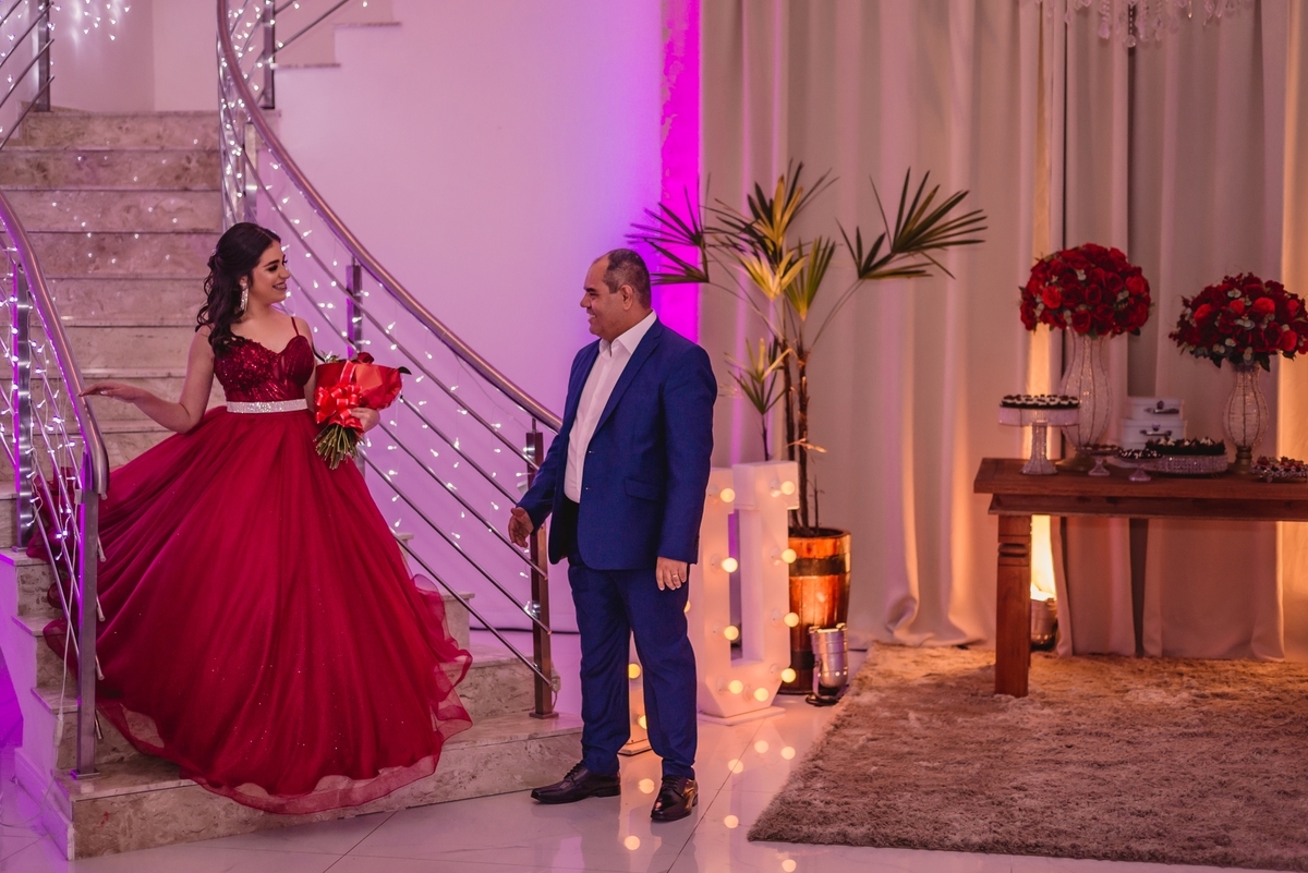 festa de 15th julia araujo fotografo de debutante rs canoas sao leopoldo festa de 15th 15 anos casare casal boeira
festao vestido bordo vermelho maquiagem make penteado casa rê eventos canoas rs casal de fotografos rio grande do sul balada amigas