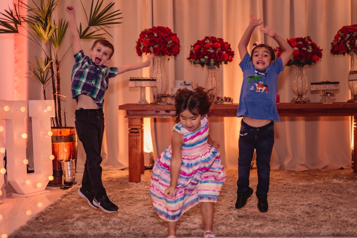 festa de 15th julia araujo fotografo de debutante rs canoas sao leopoldo festa de 15th 15 anos casare casal boeira
festao vestido bordo vermelho maquiagem make penteado casa rê eventos canoas rs casal de fotografos rio grande do sul balada amigas