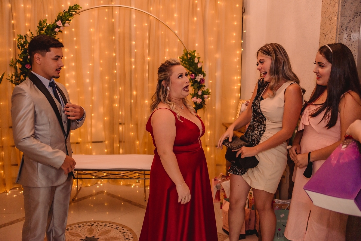 fotografo de debutante em sao leopoldo fotografia festa de 15th 15 anos the bohx sindec canoas rs casal boeira vestudo azul surpresa valsa coroa dancinha meninas familia amigas maquiagem penteado abraço surpresa coreografia cantando dançando dança