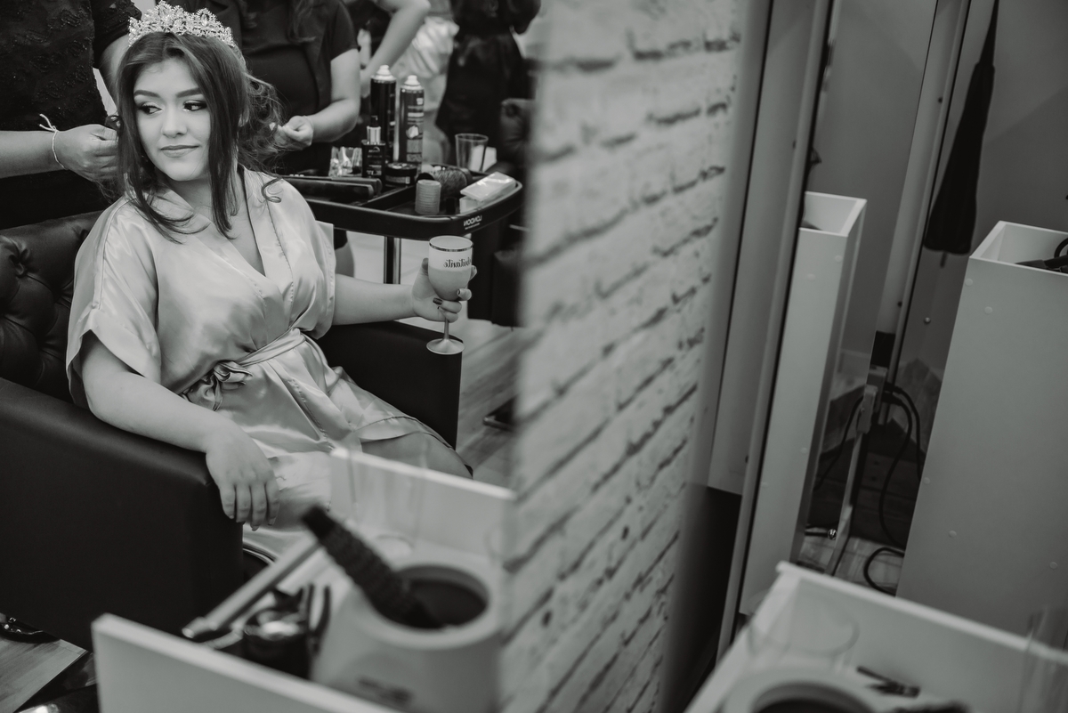 fotografo de debutante em sao leopoldo fotografia festa de 15th 15 anos the bohx sindec canoas rs casal boeira vestudo azul surpresa valsa coroa dancinha meninas familia amigas maquiagem penteado abraço surpresa coreografia cantando dançando dança