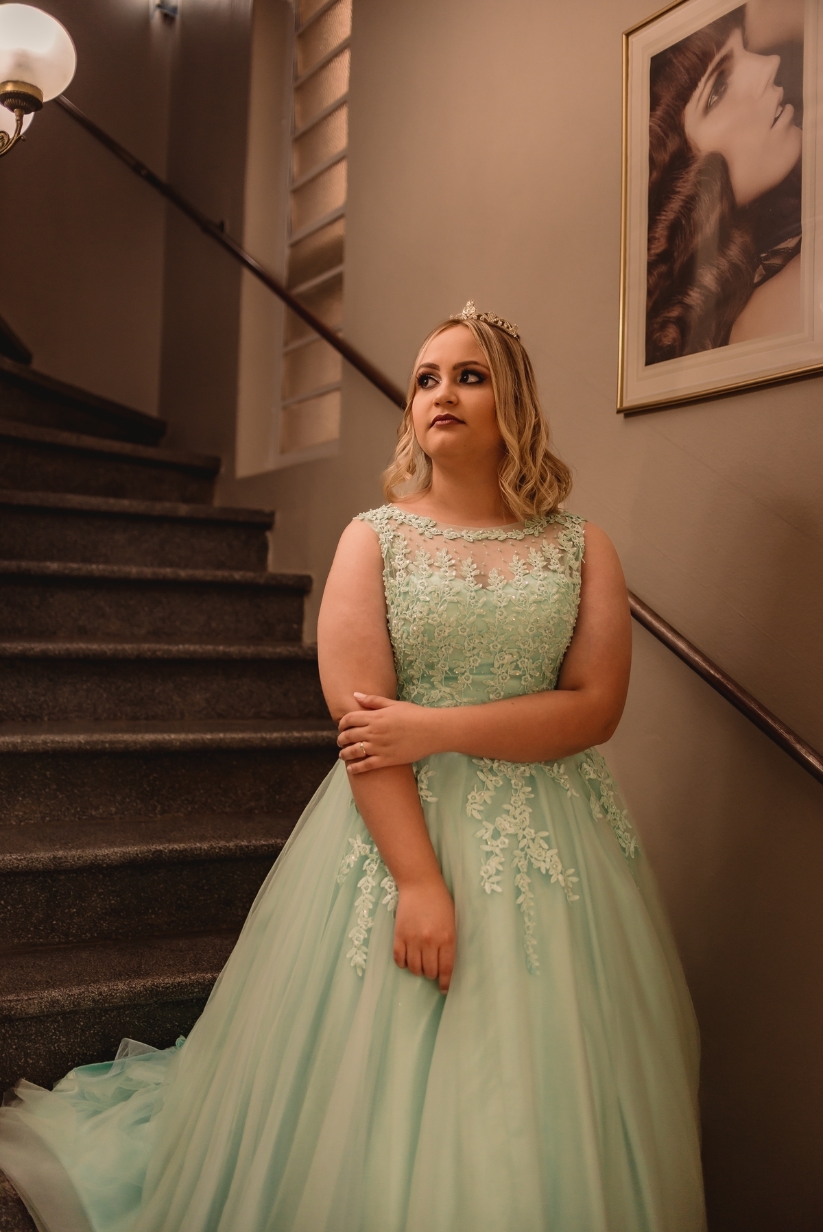 festa de 15th gabriele florencio fotografo de debutante em sao leopoldo rs festa de 15th no rio grande do sul look hair casal boeira vestido azul guitarra amigos familia make penteado debutante linda valsa com avo casa antiga festa em casa fotografia