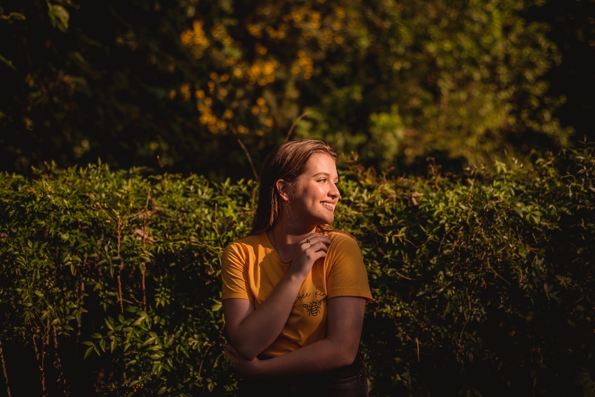 ensaio de 15th leticia cunha ensaio de debutante em ivoti rs casas eixamel fotografo de 15th em sao leopoldo casal boeira ukulele melhor amiga mãe pai livros skate violão parede de pedra palets sol douradinho gold sun 15 anos 
