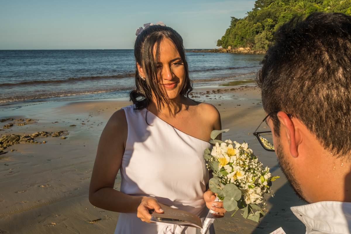 Mayra e Ricardo Casando em Moreré Ilha de Boipeba 