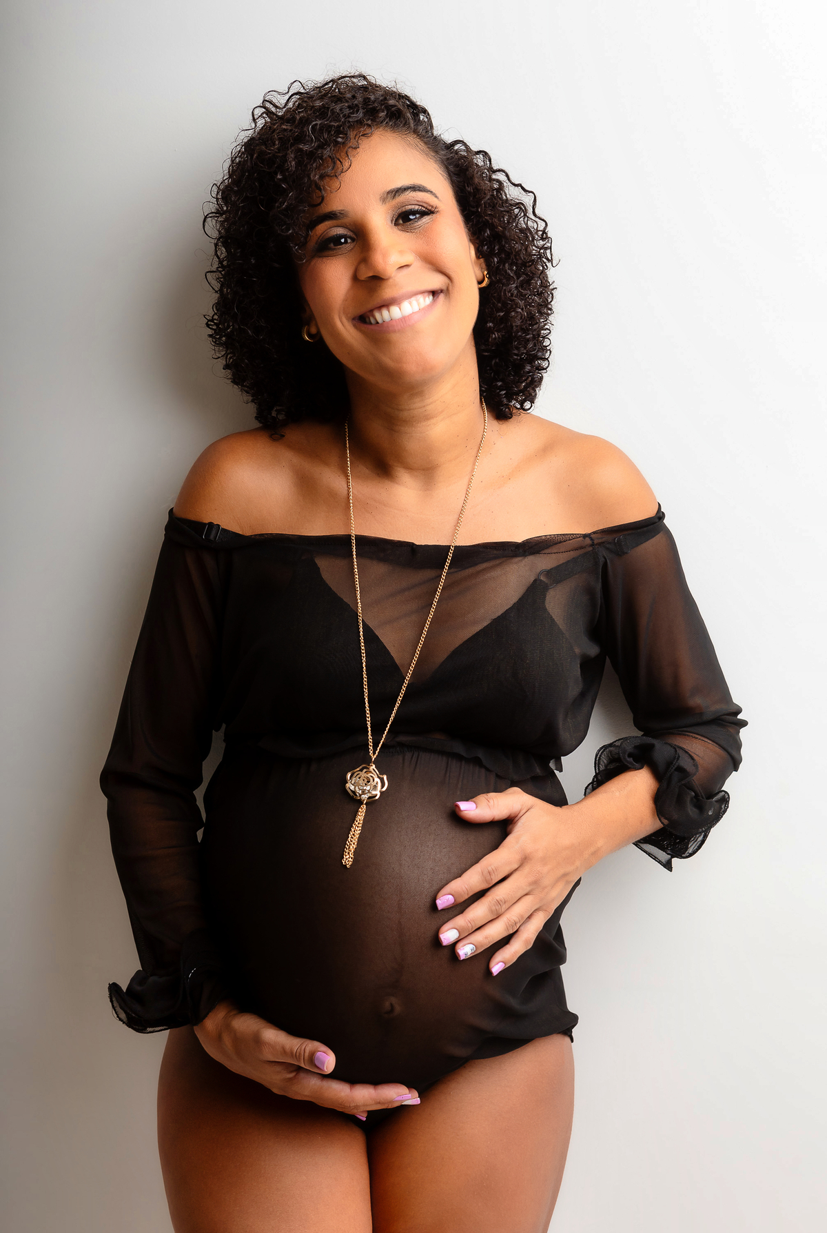 Ensaio de gestante em estúdio