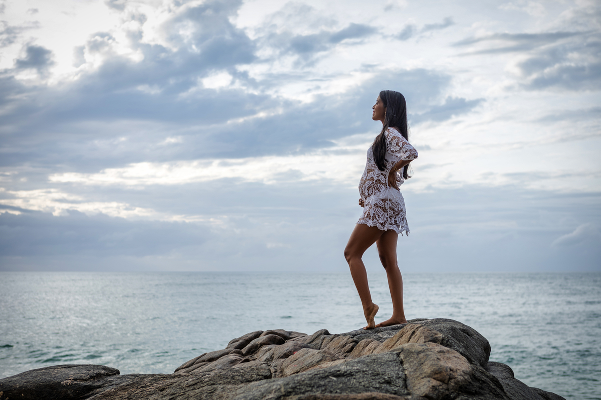 Ensaio de gestante no nascer do sol 