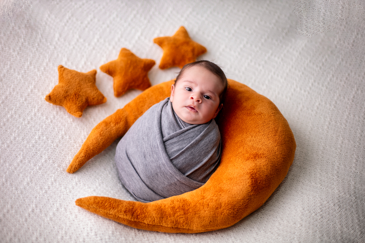 wrap newborn com lua e estrelas