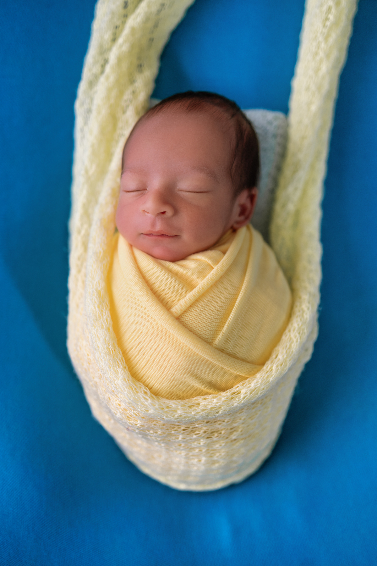 wrap newborn amarelo no balanço