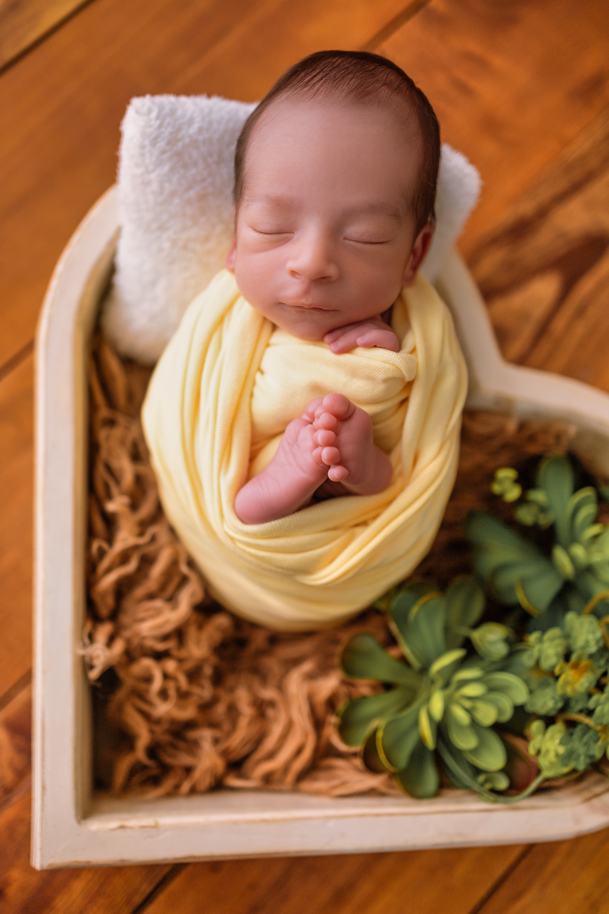 wrap newborn amarelo e props coração 