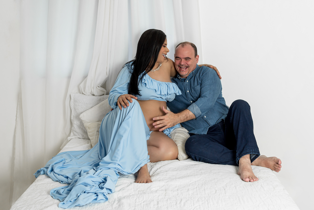 mamãe e papai na barriga sorridente