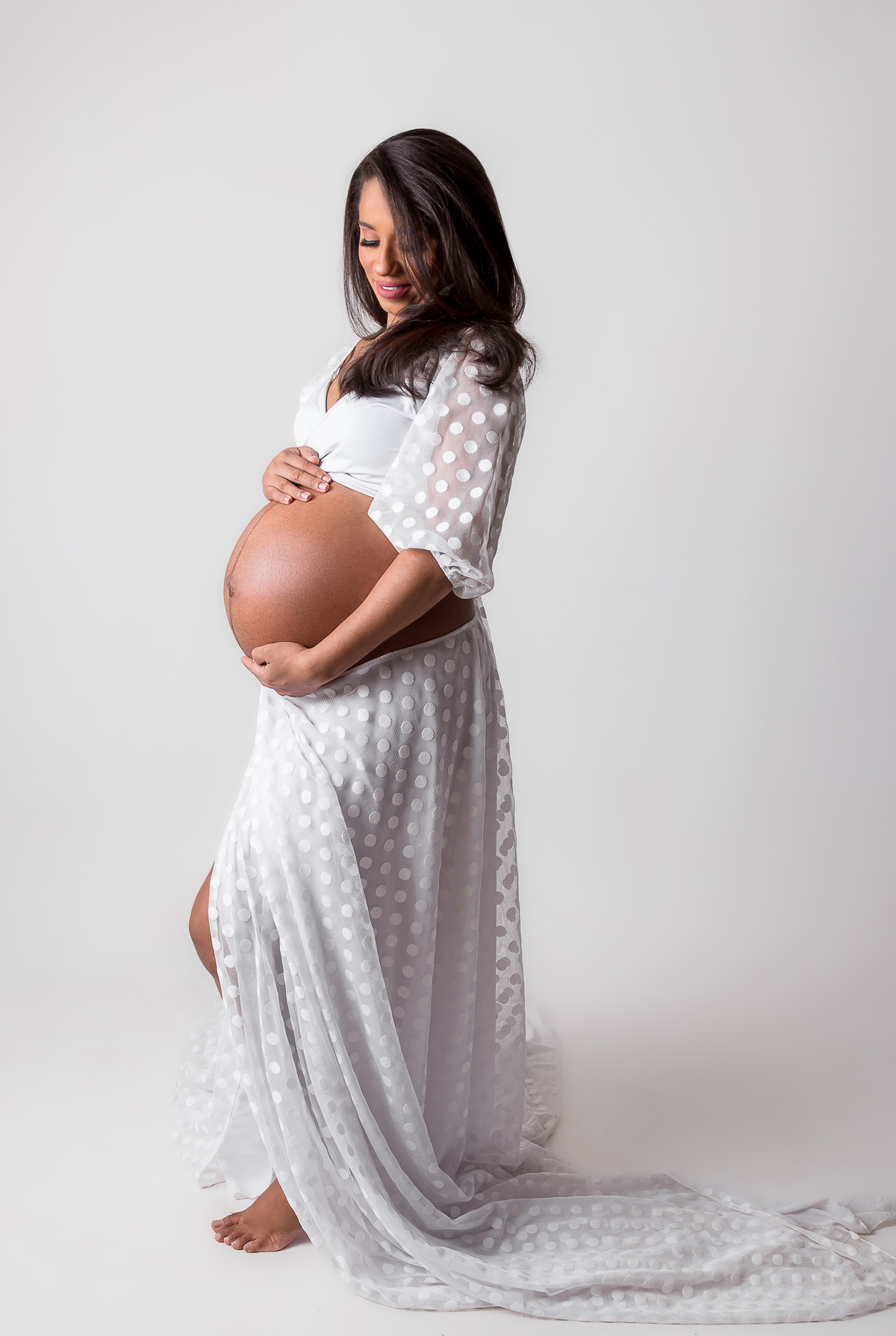 gestante abraçando a barriga