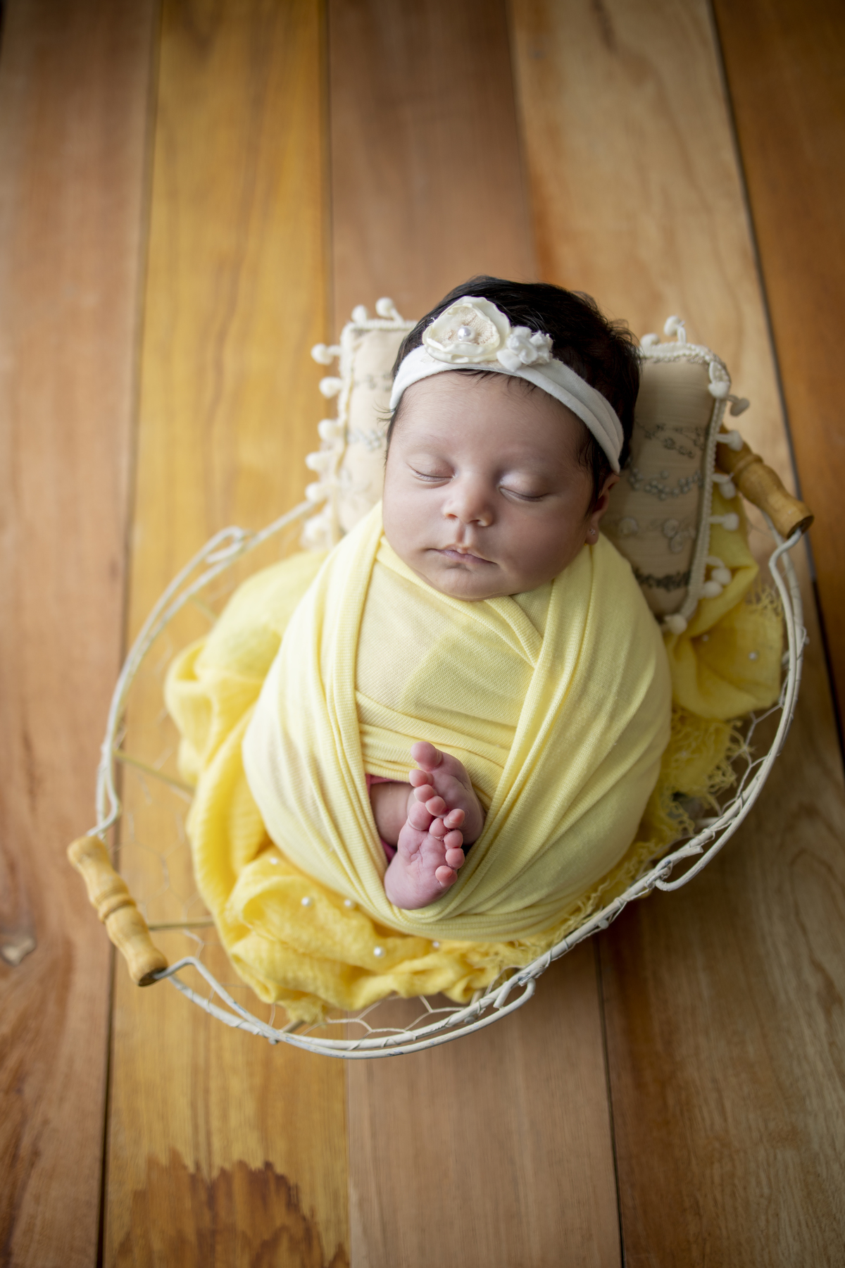 wrap newborn amarelo e props cesta