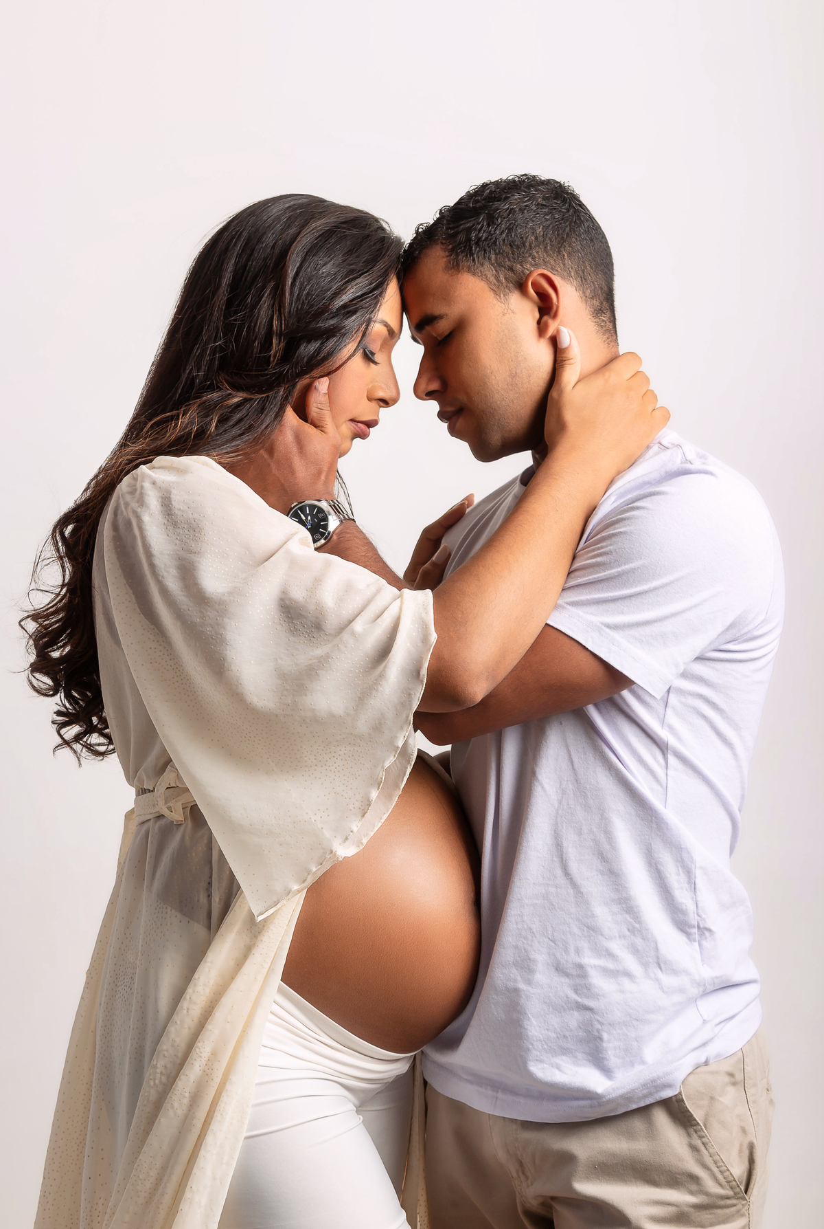 papai e mamãe se abraçando