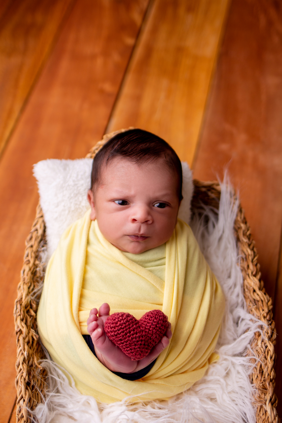 wrap newborn amarelo e props cesta