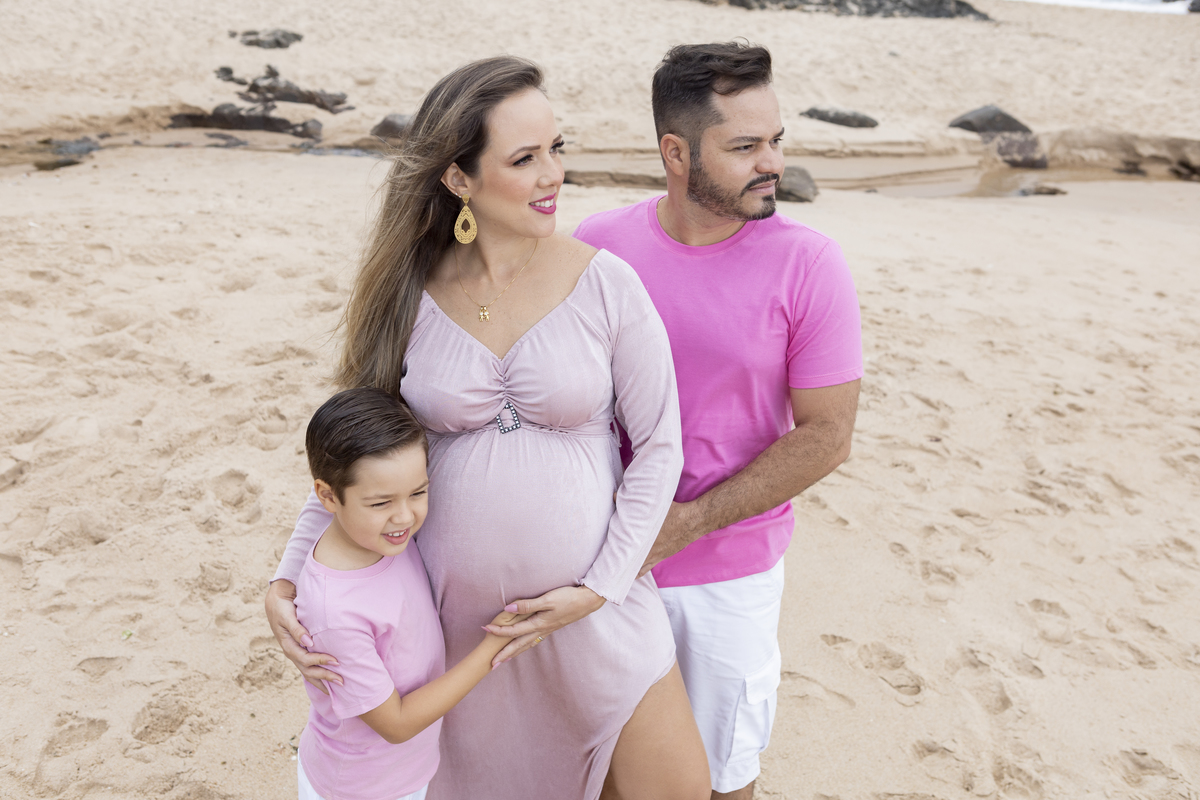 mamãe gestante e papai com seu filho