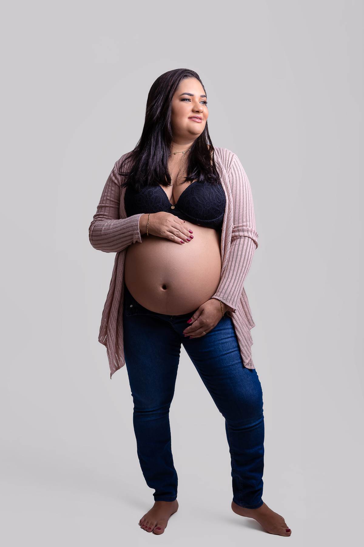 gestante abraçando a barriga