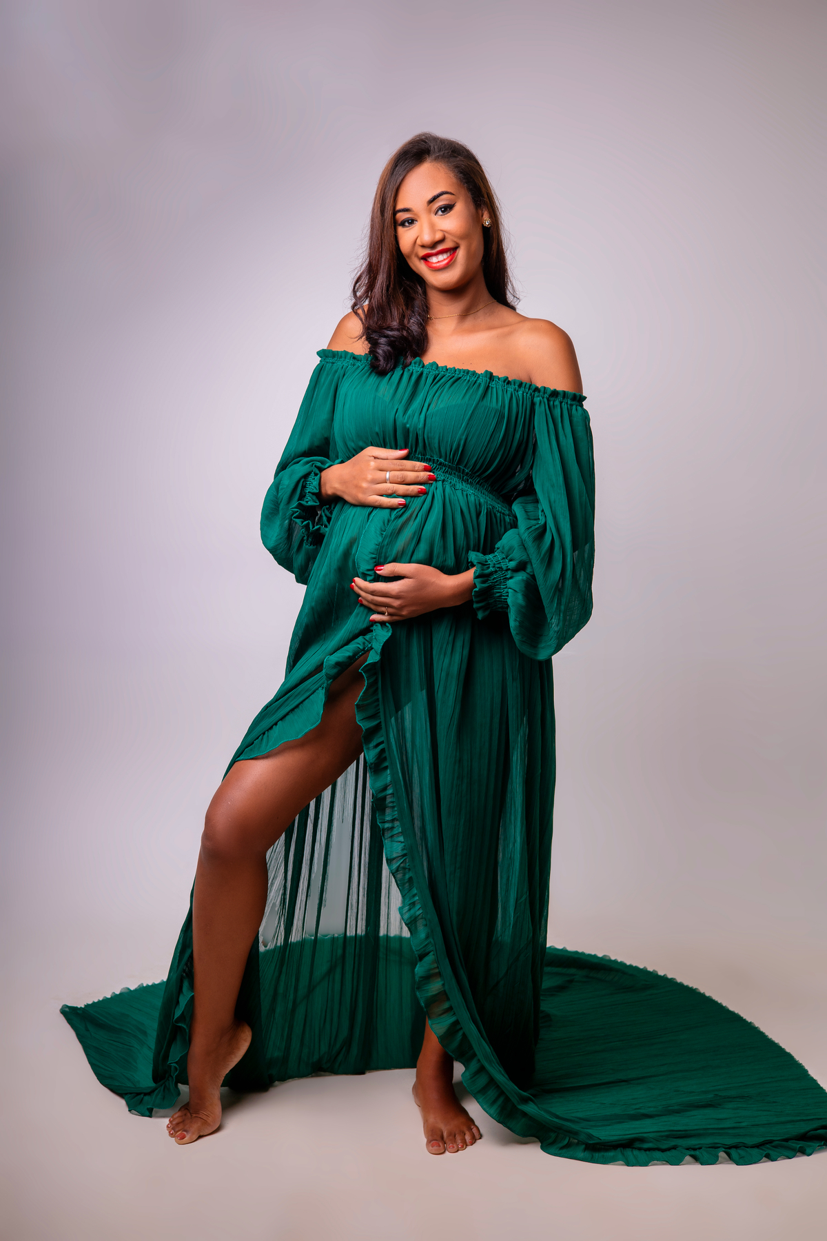 gestante abraçando a barriga